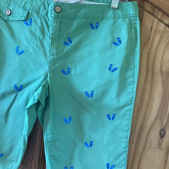 Women's Earth Rocks green with blue embroidered flip flop Bermuda shorts size 9 - Picture 3 of 8